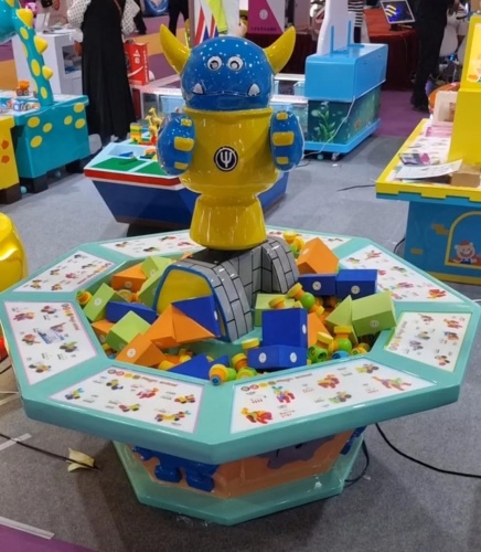 Детский стол песочница, лего стол "Инопланетянин" фото 2